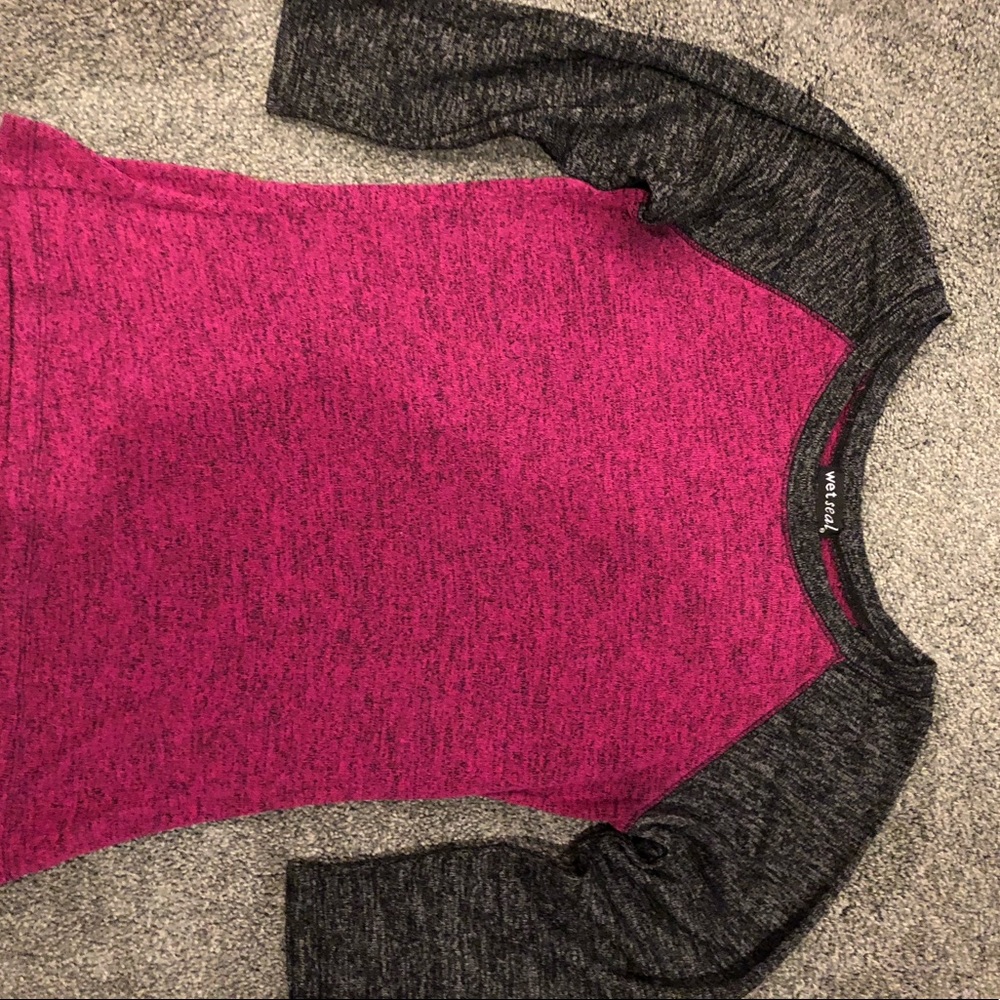 Mid length sleeve shirt